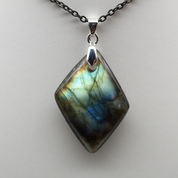 Pendentif en Labradorite de Madagascar