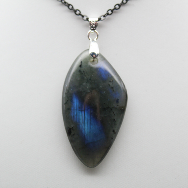 Pendentif en Labradorite de Madagascar