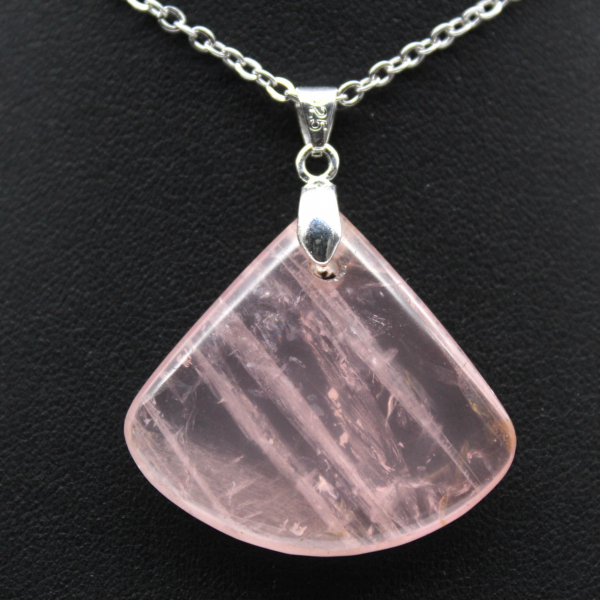 Pendentif éventail en quartz rose