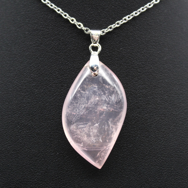 Pendentif feuille en quartz rose