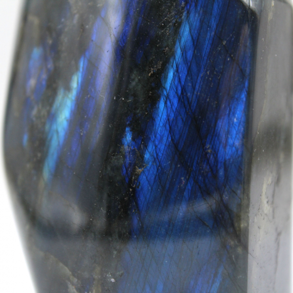 Forme libre en pierre de Labradorite polie