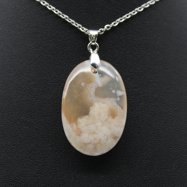 Pendentif ovale en agate fleur