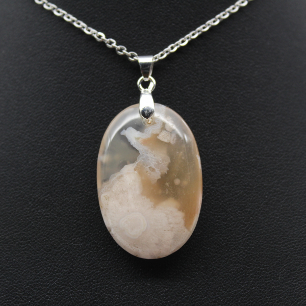 Pendentif ovale en agate fleur