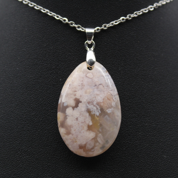 Pendentif ovale en agate fleur