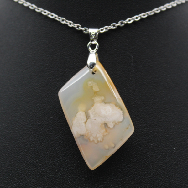 Pendentif losange en agate fleur