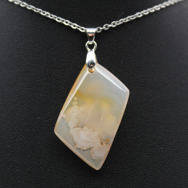 Pendentif losange en agate fleur