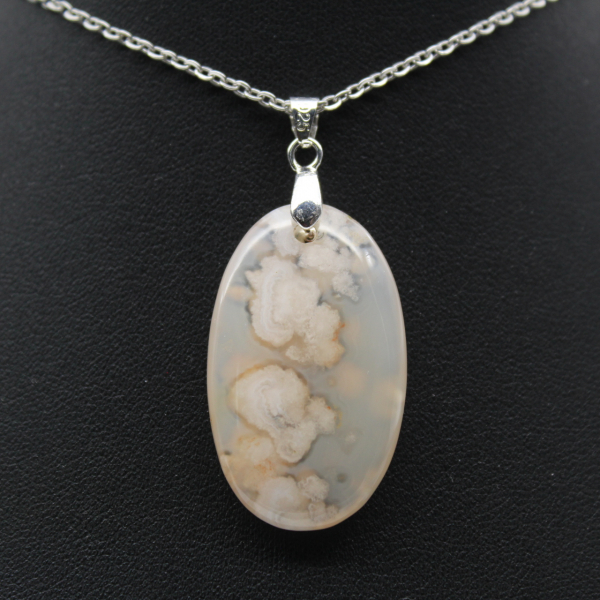 Pendentif ovale en agate fleur
