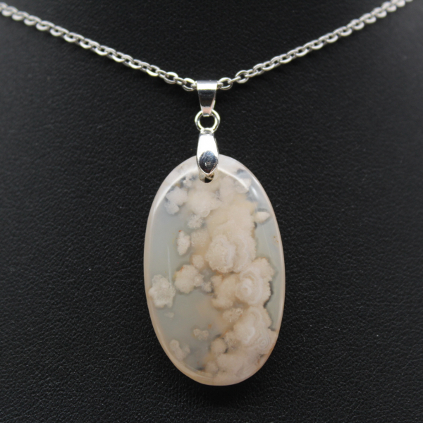 Pendentif ovale en agate fleur