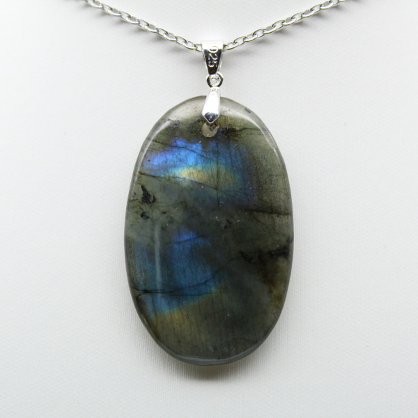 Pendentif ovale en Labradorite