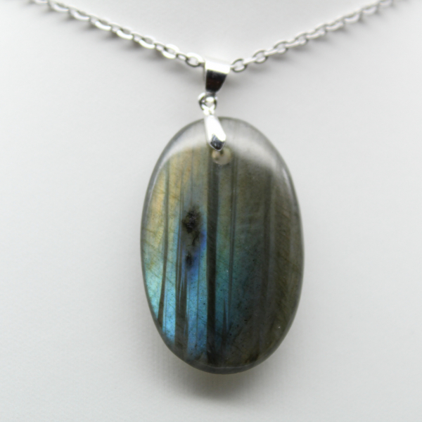 Pendentif ovale en Labradorite