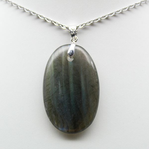 Pendentif ovale en Labradorite