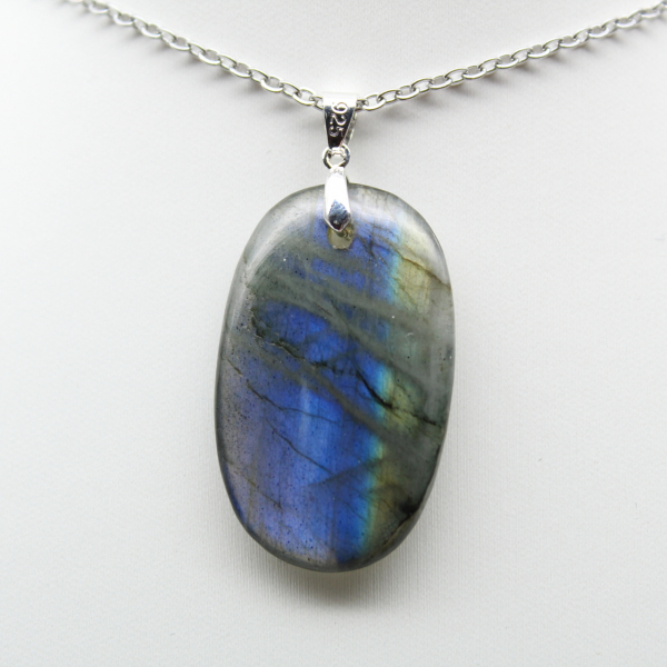 Pendentif ovale en Labradorite