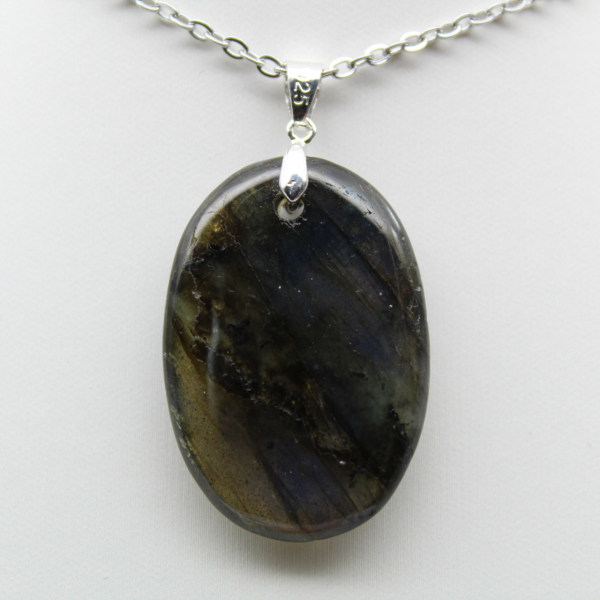 Pendentif ovale en Labradorite