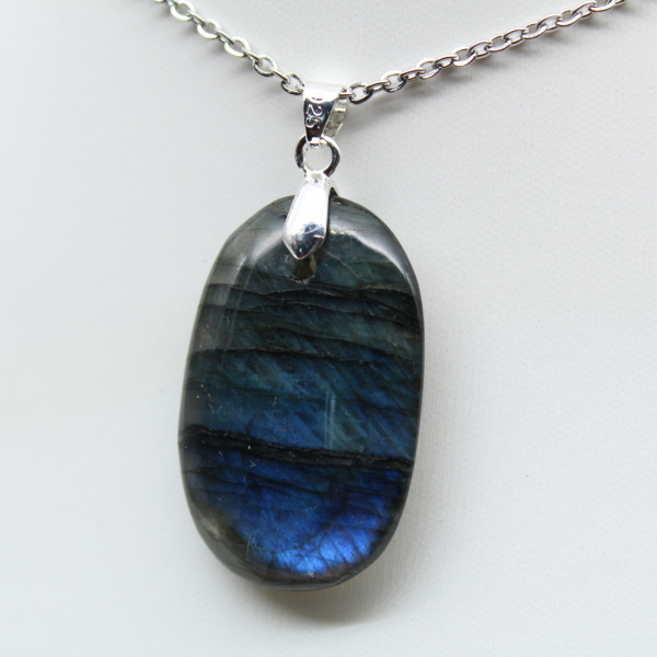 Pendentif ovale en Labradorite