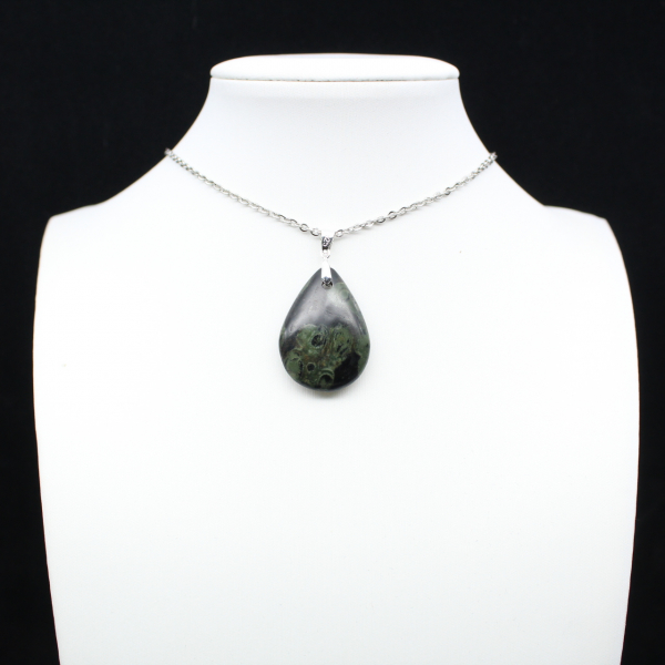 Pendentif de jaspe kambamba en forme de goutte