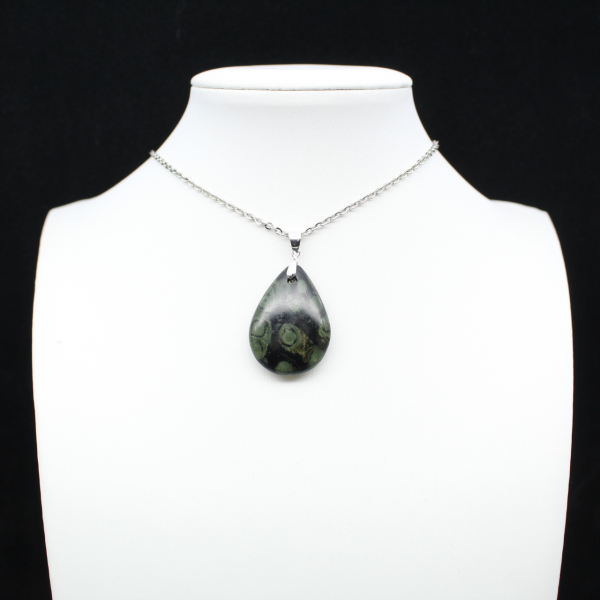Pendentif de jaspe kambamba en forme de goutte