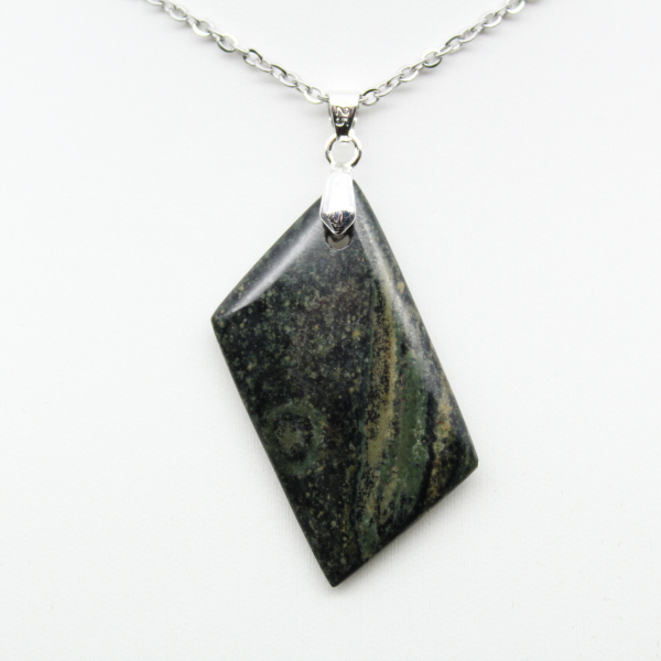 Pendentif de jaspe kambamba de forme de losange