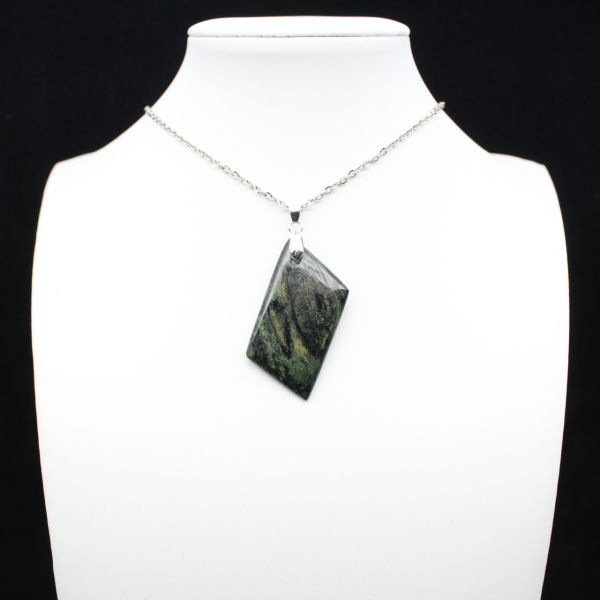 Pendentif de jaspe kambamba de forme de losange