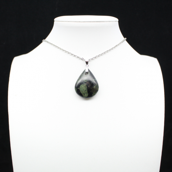 Pendentif de jaspe kambamba en forme de goutte