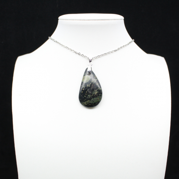 Pendentif de jaspe kambamba en forme de goutte
