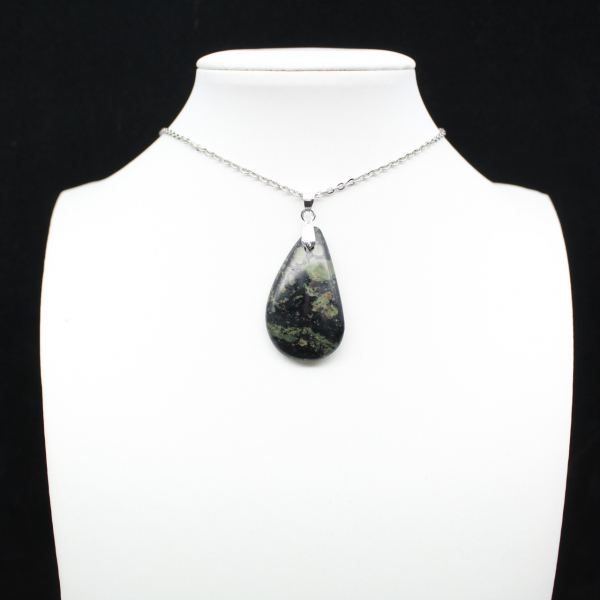 Pendentif de jaspe kambamba en forme de goutte