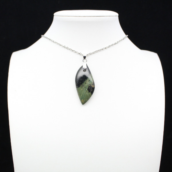 Pendentif de jaspe kambamba en forme de feuille