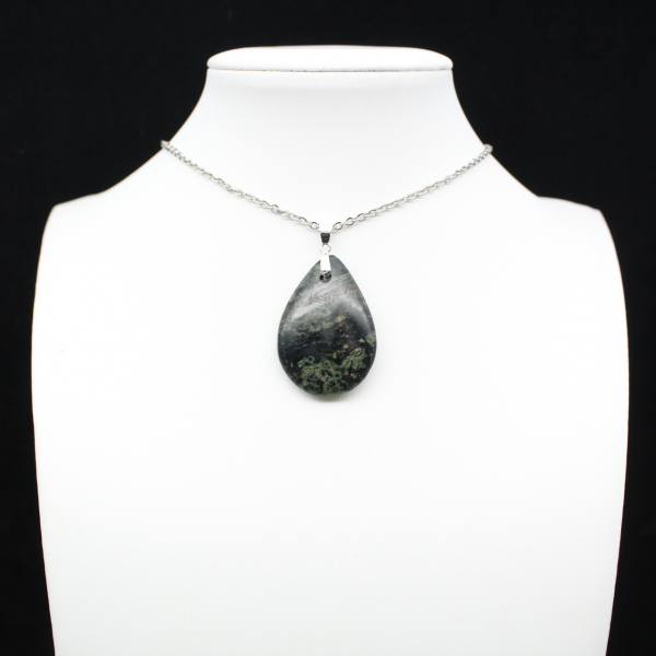 Pendentif de jaspe kambamba en forme de goutte