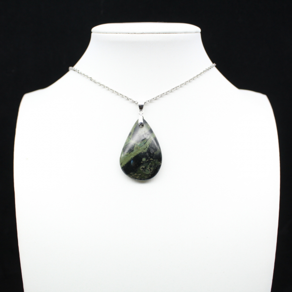 Pendentif de jaspe kambamba en forme de goutte