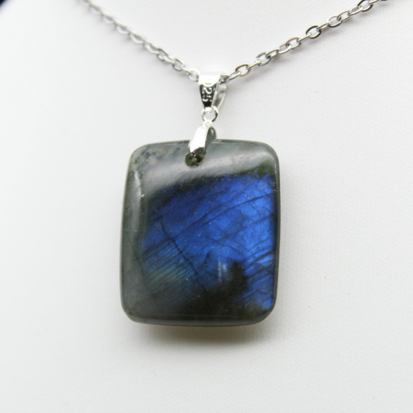 Pendentif carré en labradorite