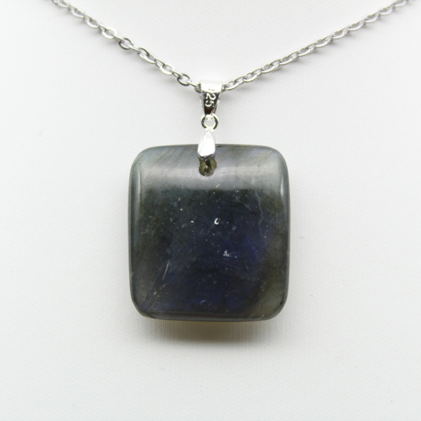 Pendentif carré en pierre de labradorite