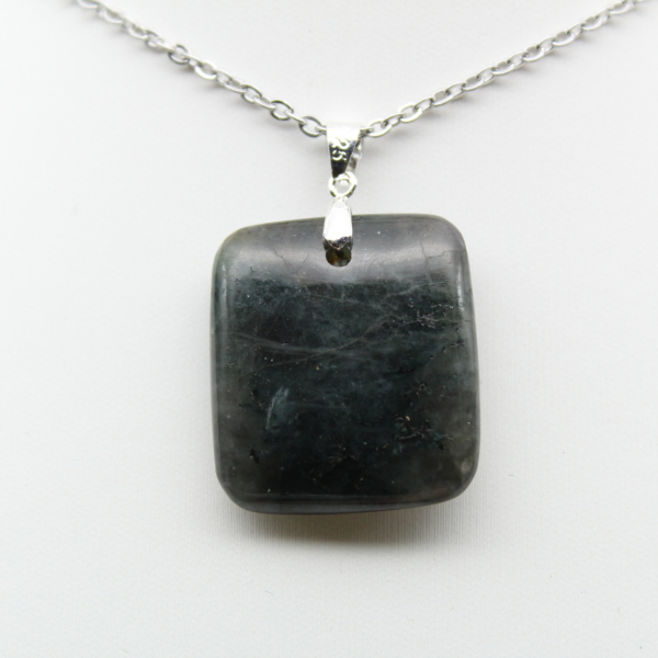 Pendentif carré en labradorite naturelle
