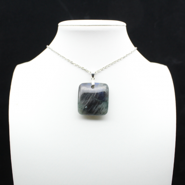 Pendentif carré en labradorite