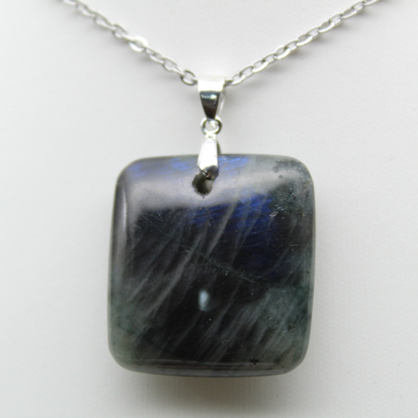 Pendentif carré en labradorite