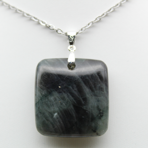 Pendentif carré en labradorite