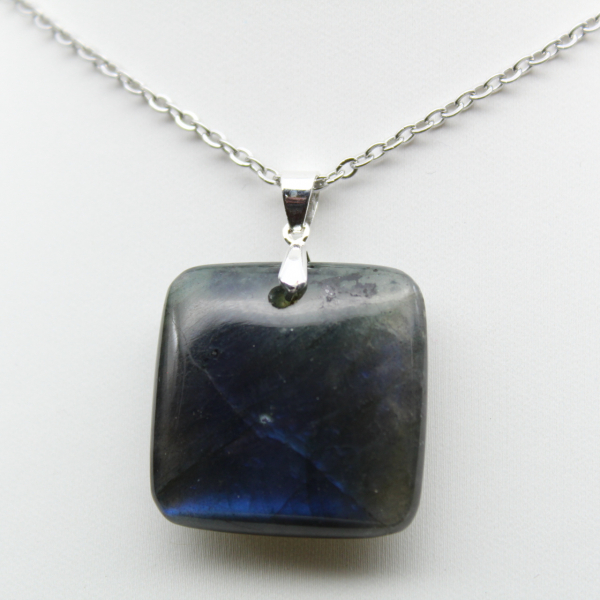 Pendentif carré en labradorite naturelle