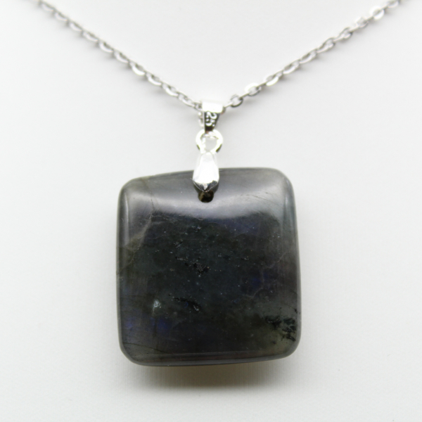 Pendentif carré en labradorite de Madagascar