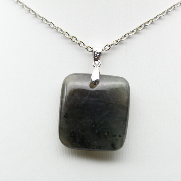 Pendentif carré en labradorite