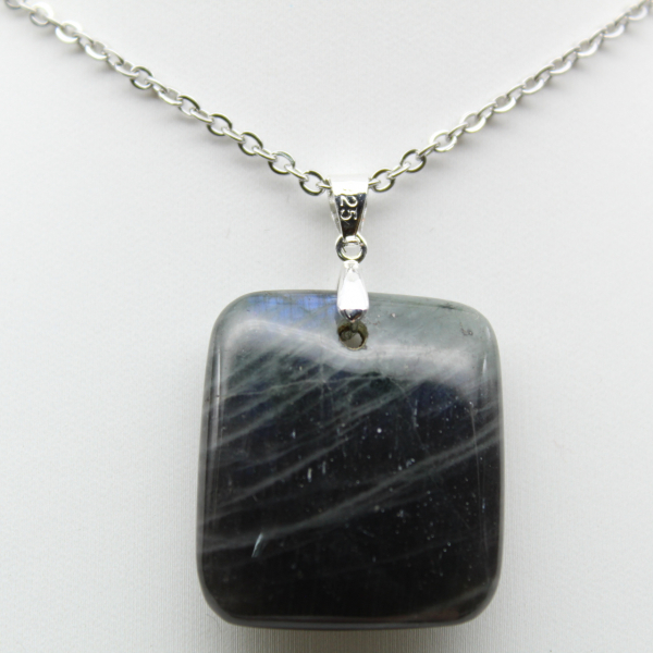 Pendentif carré en labradorite