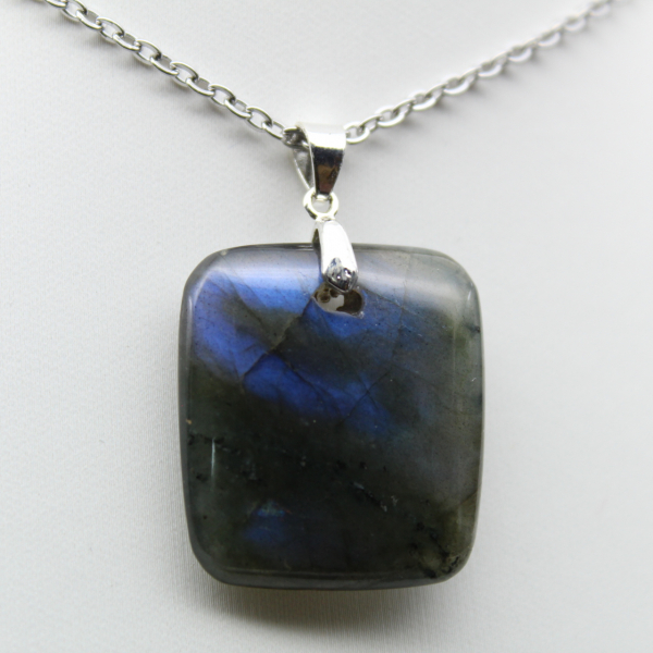 Pendentif carré en labradorite