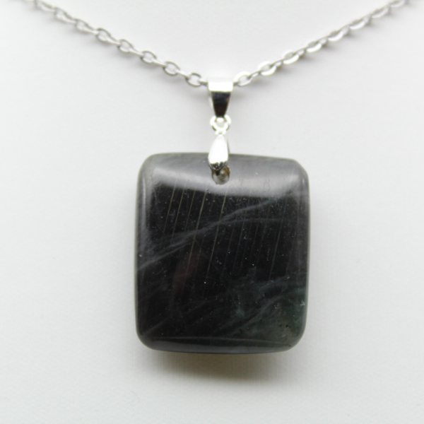 Pendentif carré en pierre de labradorite