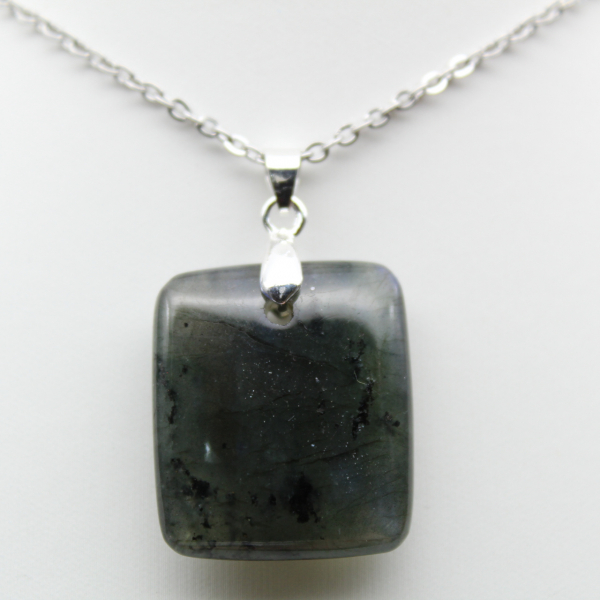 Pendentif carré en labradorite naturelle