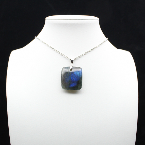 Pendentif carré en pierre de labradorite