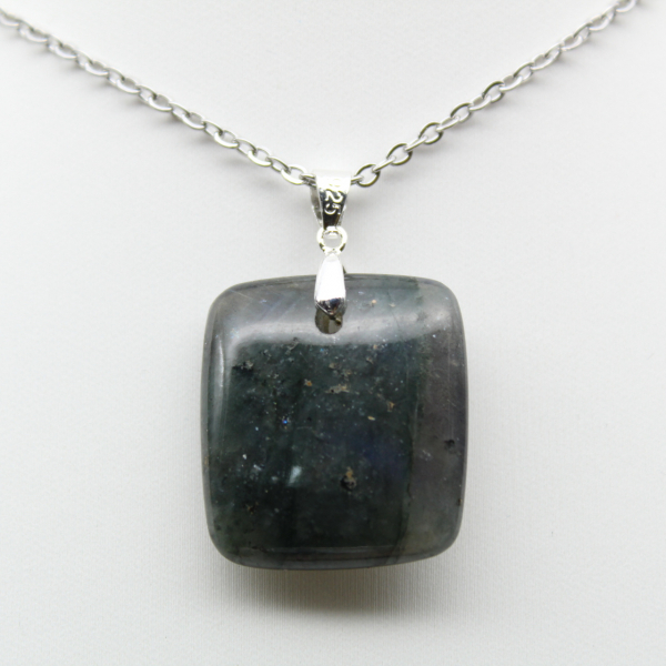 Pendentif carré en pierre de labradorite