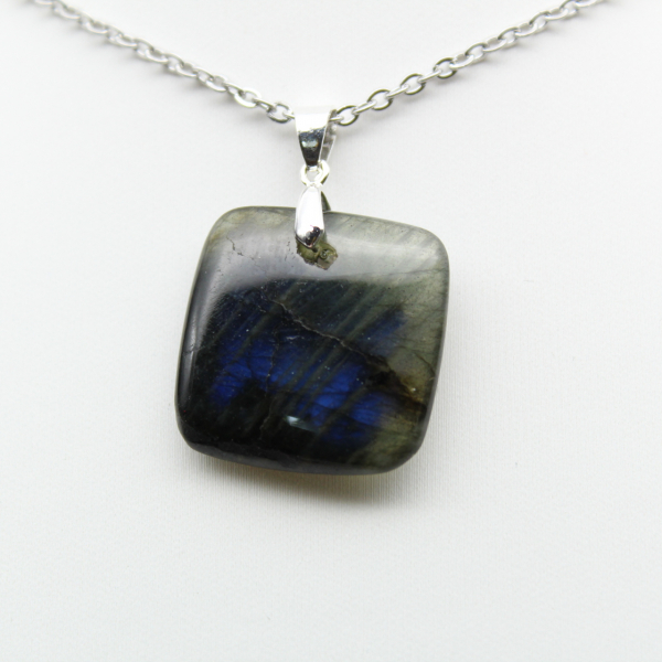 Pendentif carré en labradorite naturelle