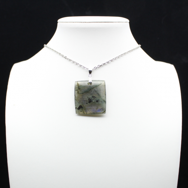 Pendentif carré en labradorite de Madagascar