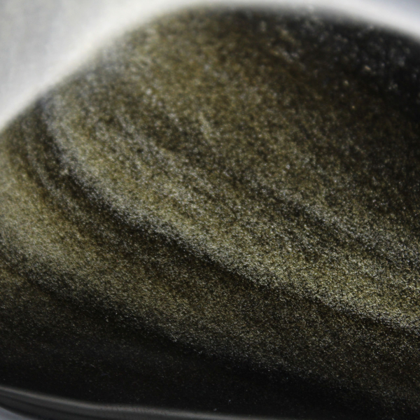 Forme libre pierre obsidienne dorée