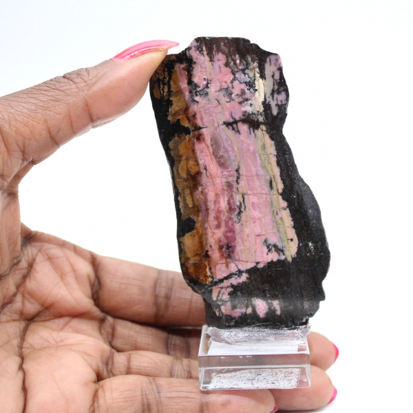 Pierre de Rhodonite naturelle minéral brut et unique