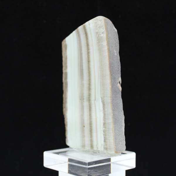 Tranche polie d’Aragonite verte minéral brut de qualité