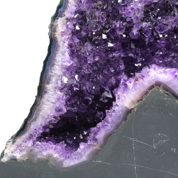 Pièce unique géode d’améthyste du Brésil de qualité avec base stable 