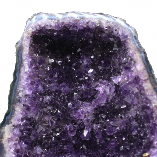 Pièce unique géode d’améthyste du Brésil de qualité avec base stable 